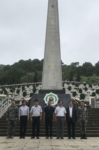 江苏省中国画学会艺术家慰问云南老山一线官兵