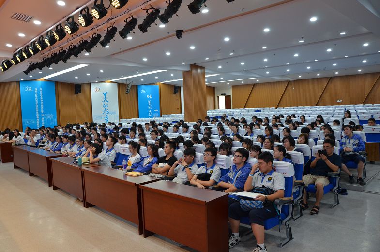 学会副会长聂危谷走进南京宁海中学为广大学子讲学