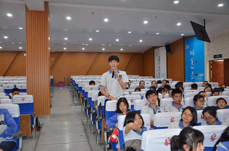 学会副会长聂危谷走进南京宁海中学为广大学子讲学